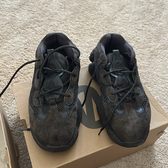 Yeezy 500 - Picture 3 of 5